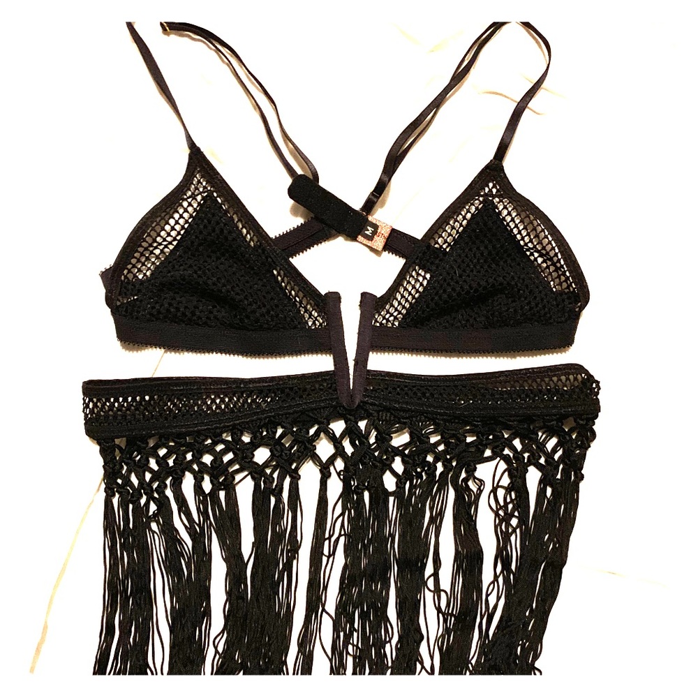 East n west label 2 piece fringe set